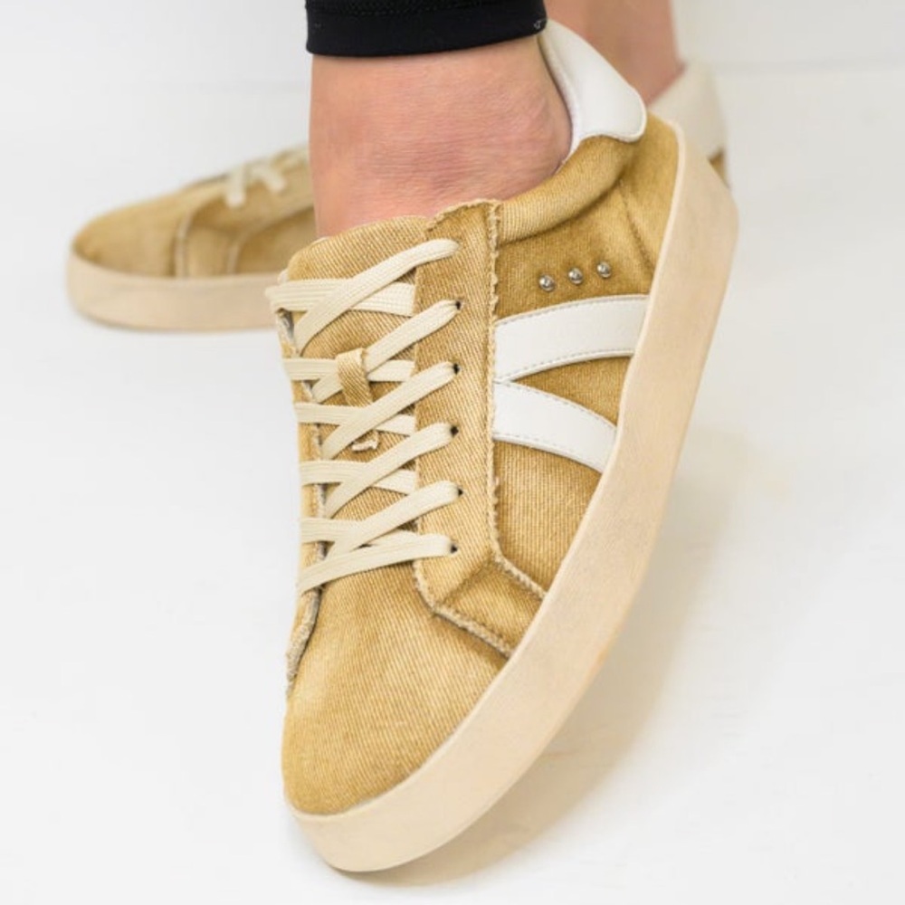 ✨NWT Corkys No Chaser Washed Denim Tan Ultra Comfort Sneakers